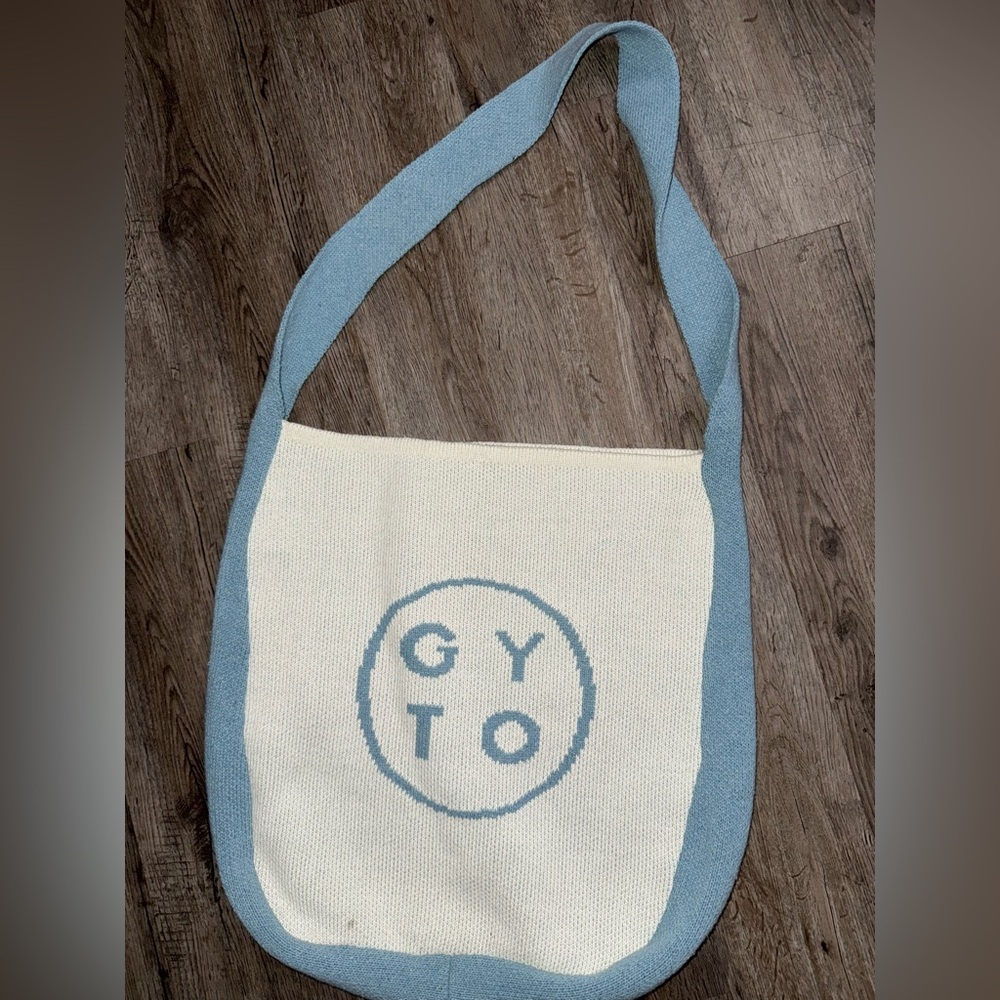 GYTO • Knit Smiley Face Crossbody Tote Bag - Picture 8 of 12